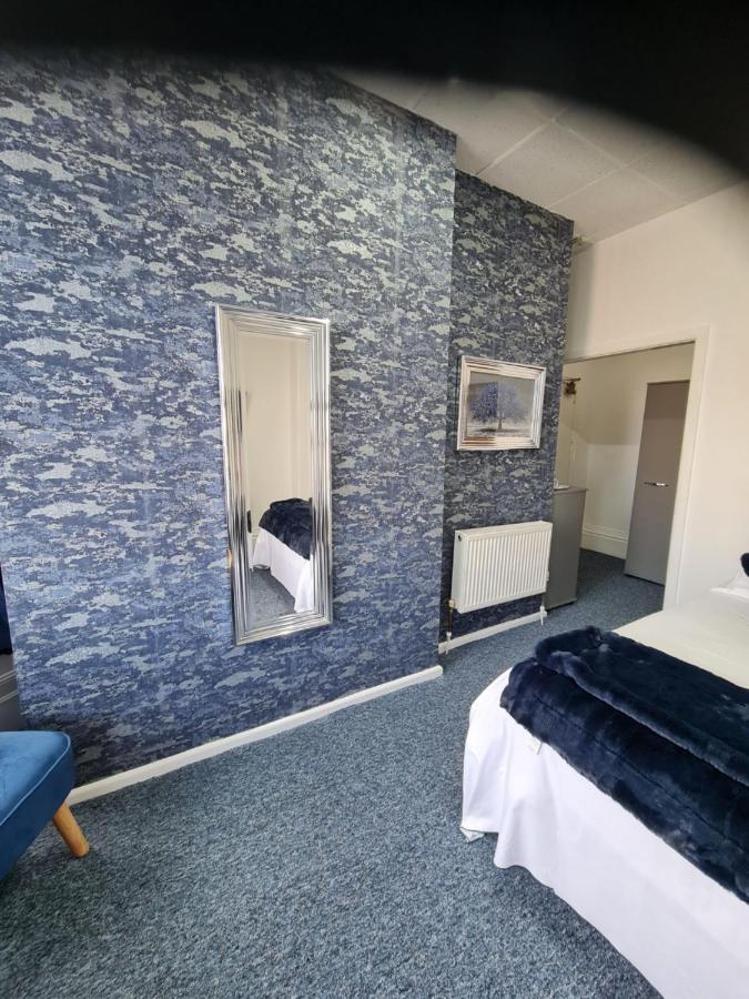 Waters Edge Hotel 3*