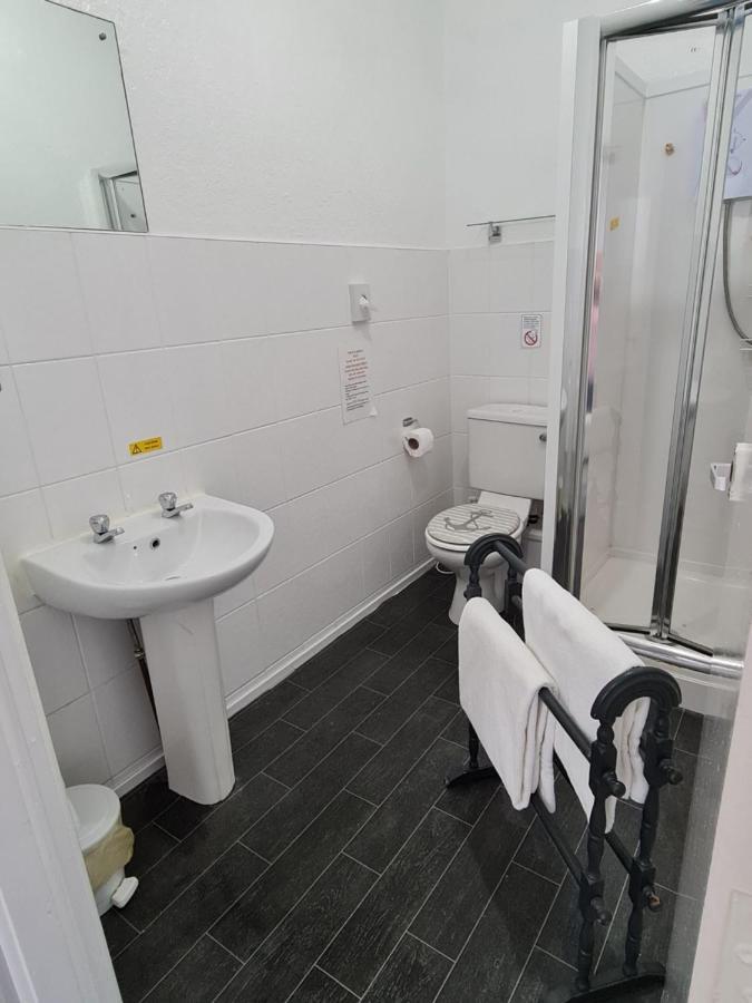 Waters Edge Hotel 3*