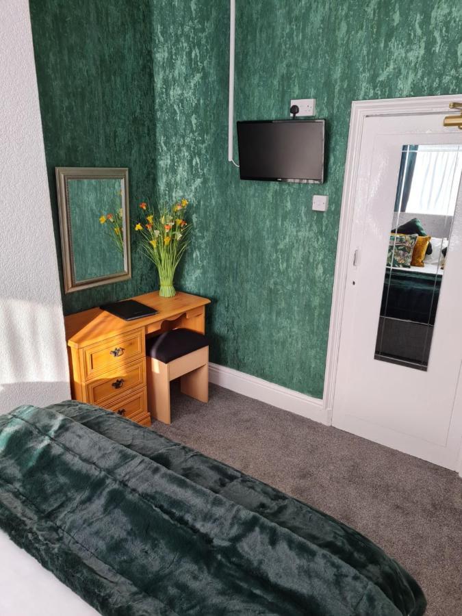 Hotel Waters Edge 3*