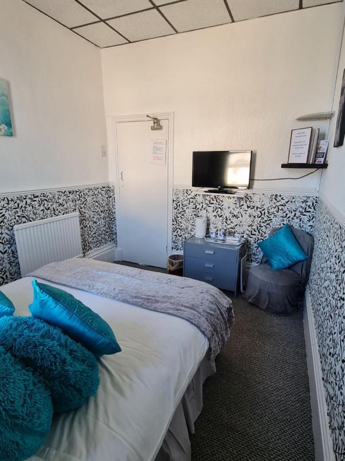 Waters Edge Hotel 3*