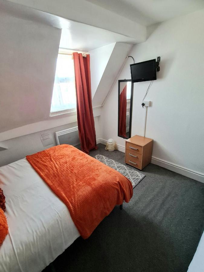 Waters Edge 3*