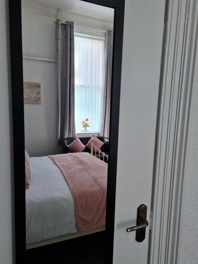 Отель Waters Edge 3*