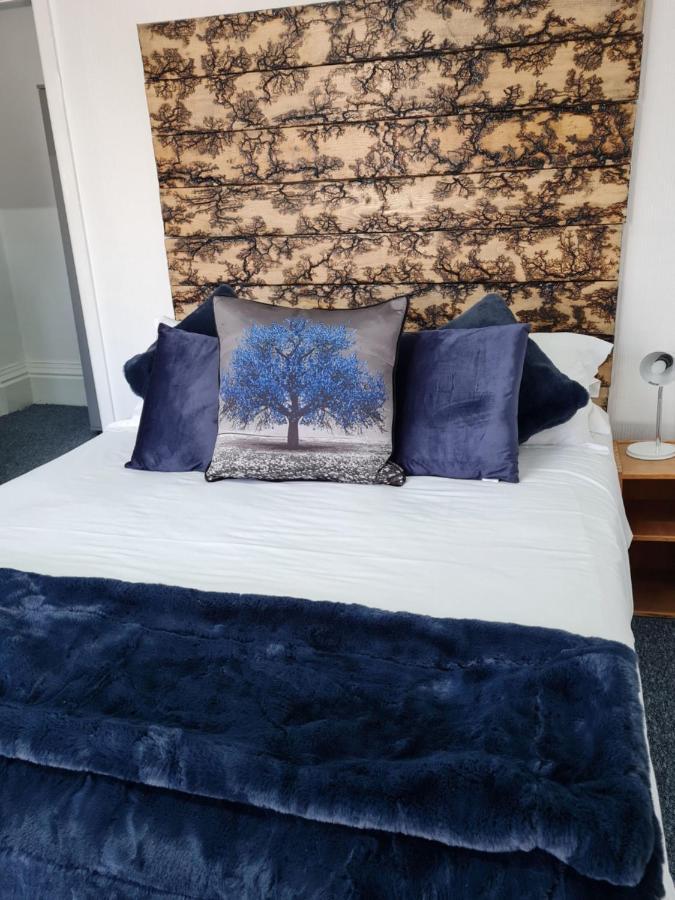 Waters Edge 3*