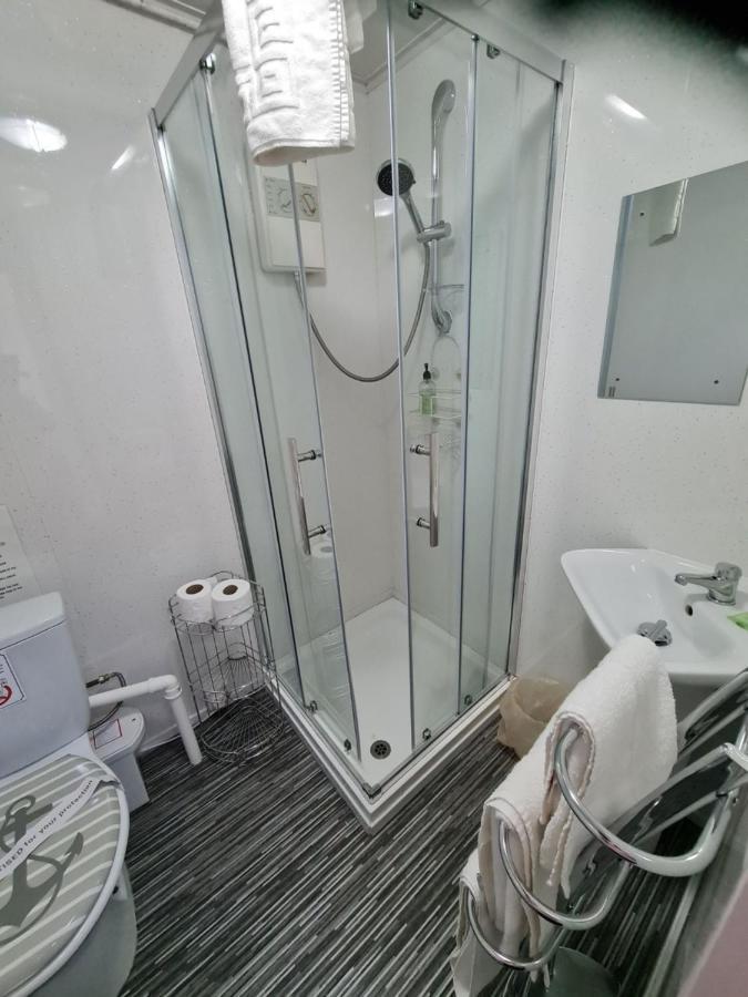 Waters Edge 3*