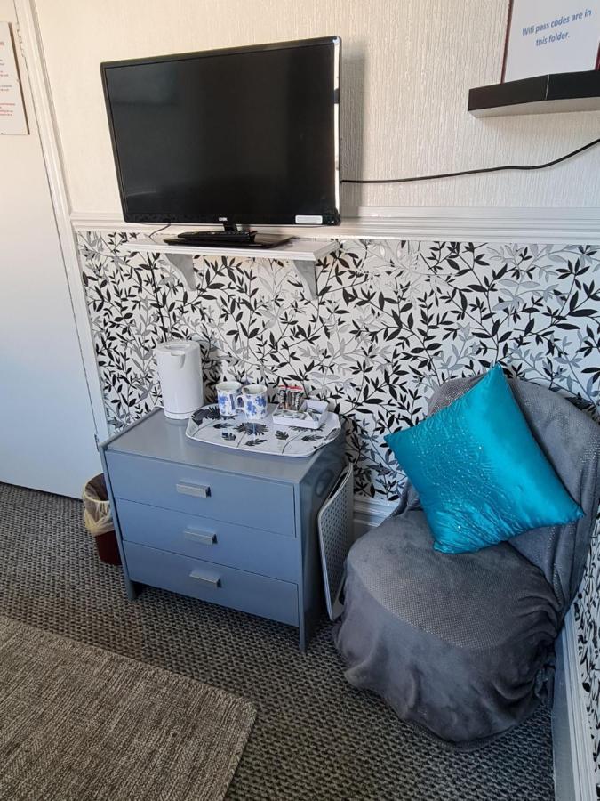 Отель Waters Edge 3*