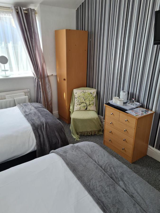 Waters Edge 3*