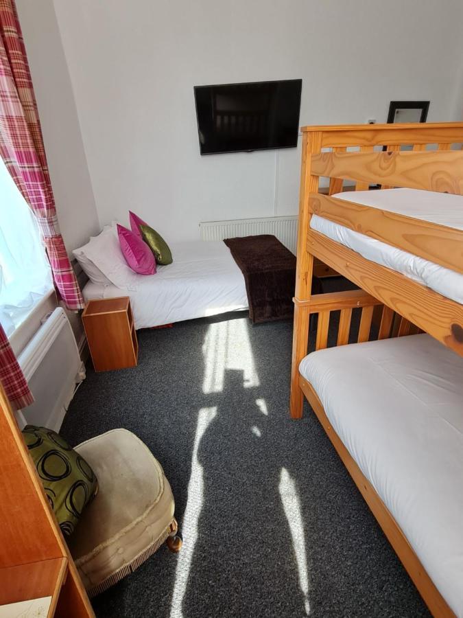 Waters Edge 3*
